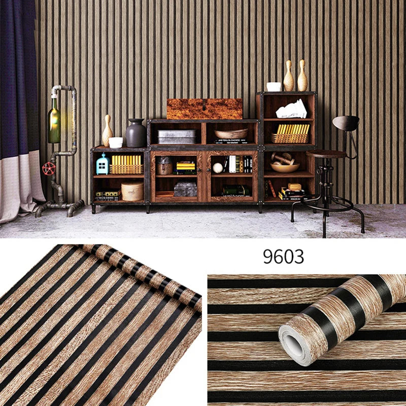 Primer plano de material de chapa de madera rayada marrón oscuro y negra para decoración de pared o tela.
