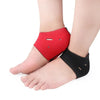 Calcetines de tacón rojo para terapia de fascitis plantar puestos en el pie y tobillo de una persona.