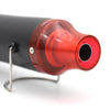 Pistolet thermique noir avec canon rouge, posé sur un crochet en métal.