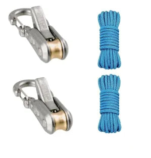 Un par de herramientas de amarre de cuerda resistentes, mostrando una pinza metálica y una cuerda trenzada azul.