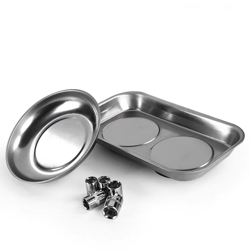 Silberner magnetischer Teile-Organizer mit Deckel und mehreren Metallkomponenten.