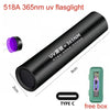 Lampe torche noire avec tête émettrice UV violette et connecteur USB-C pour détection de taches d'animaux