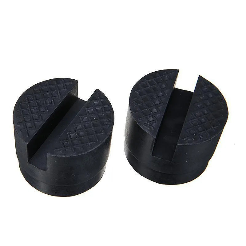Ein Paar schwarze Gummipads zur Unterstützung einer universellen Kfz-Hochdruckpumpe.