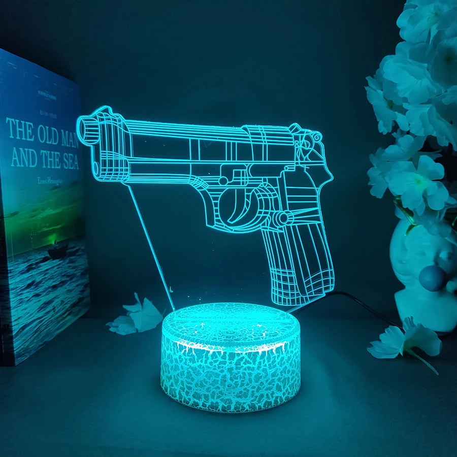 Leuchtendblaue Drahtgitter-Umrisswaffe des alten Mannes und des Meeres, ruht auf einer runden Lichtbasis.