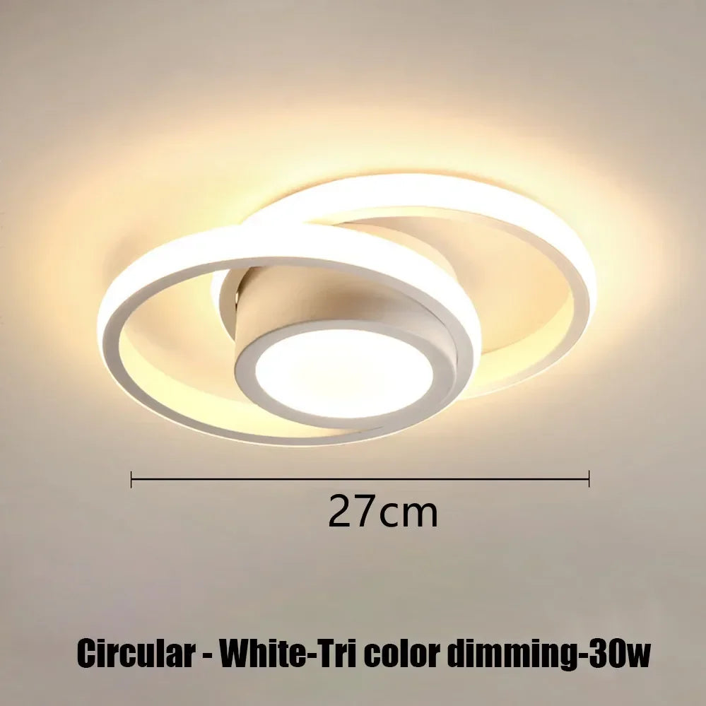 Lámpara de techo LED blanca y tricolor circular con brillo intenso.