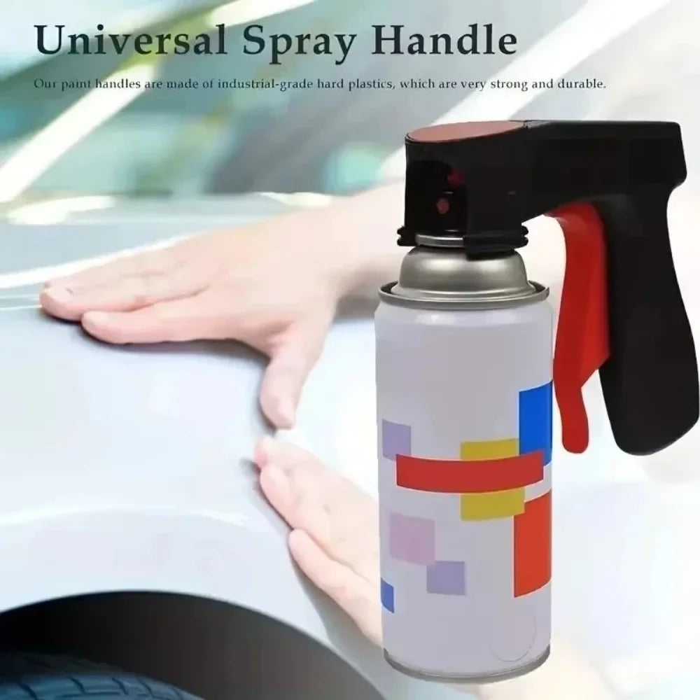 Una mano sostiene el mango de una lata de spray negro, demostrando el uso de la herramienta.