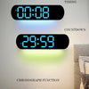 ساعة حائط رقمية تعرض 00:08 و 29:59 ووظيفة كرونوجراف على حائط أبيض.