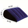 Almohada inflable de silicona morada oscura con relleno, vista lateral, mide 50 cm de largo y 16 cm de alto.