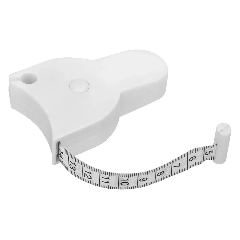 Mètre ruban automatique télescopique blanc avec sangle flexible et graduations numérotées.
