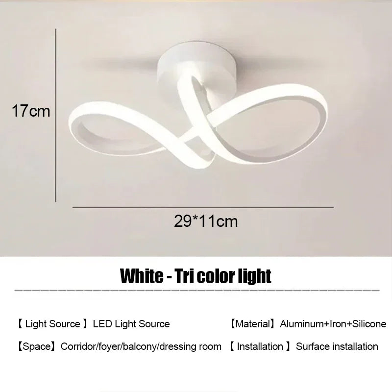 Lámpara blanca tri-color con diseño remolino montada en la pared.