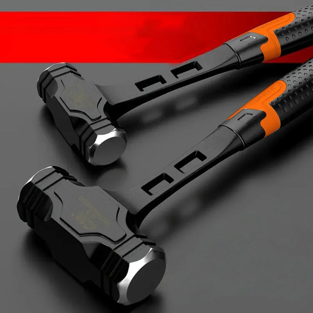Une paire de marteaux de massues octogonaux de qualité industrielle avec des poignées noires et orange, sur fond gris.
