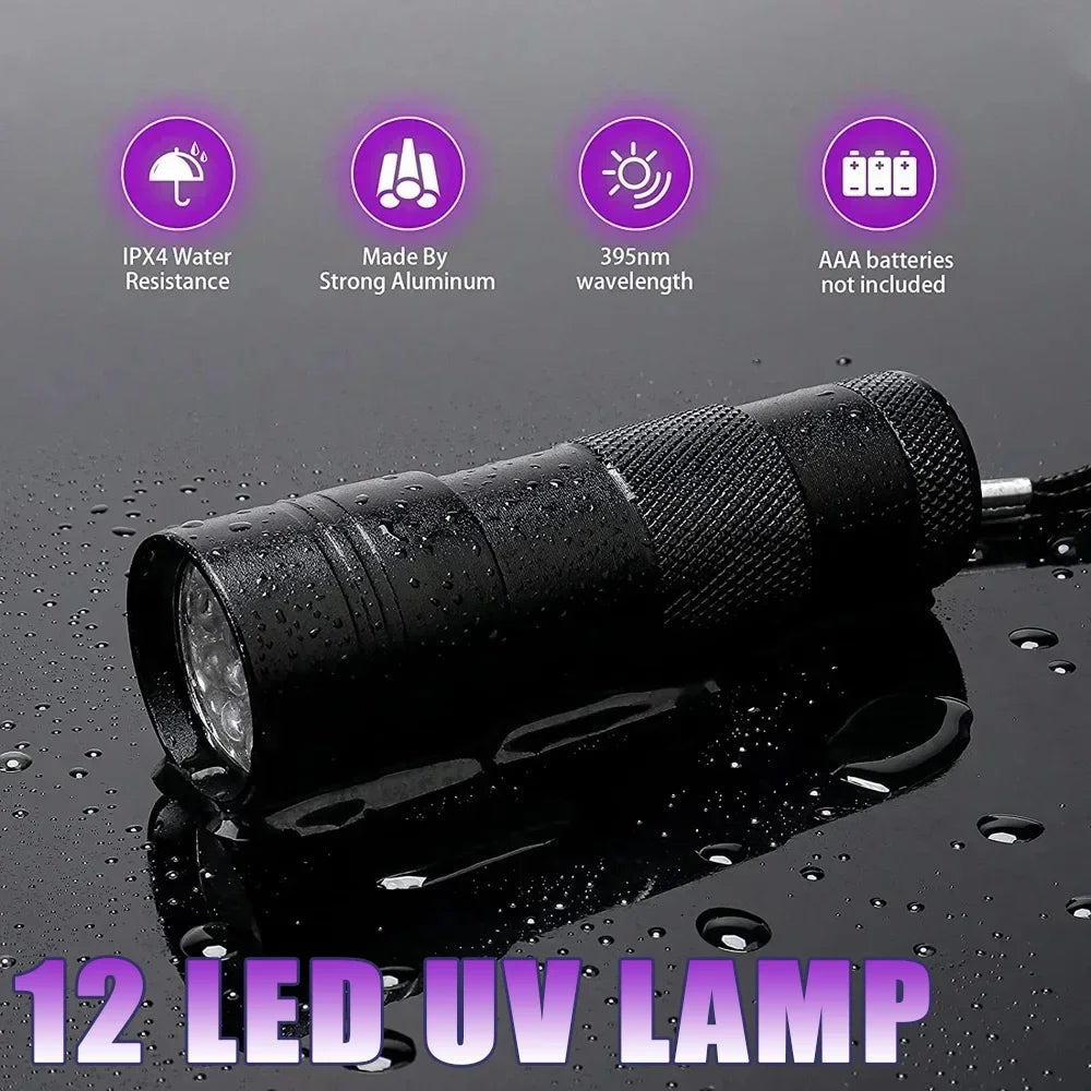 مصباح كشاف LED أسود للأشعة فوق البنفسجية، مقاوم للماء (IPX4)، وبطاريات AAA غير مرفقة.