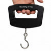 A hand holds a black portable luggage scale with a capacity of 50kg and a scale of 10g.