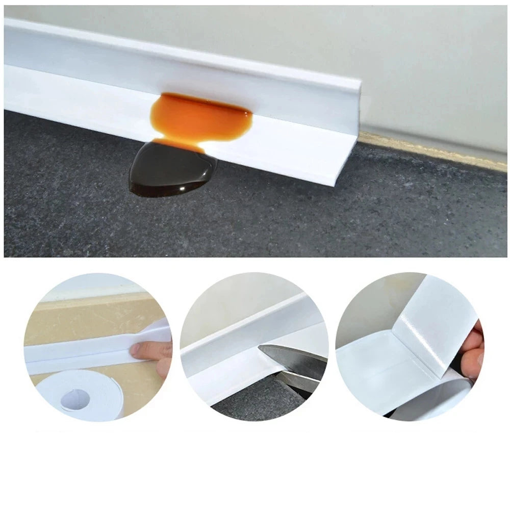 Ruban d'étanchéité PVC blanc appliqué sur un cadre blanc, démontrant son usage pour l'imperméabilisation.
