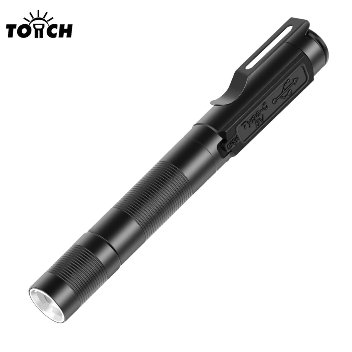 Lampe torche LED noire avec poignée texturée et lentille transparente, vue en diagonale.