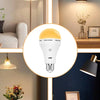 مصباح LED ذكي أبيض قابل لإعادة الشحن بإضاءة صفراء، معروض في سياقات إضاءة منزلية مختلفة.