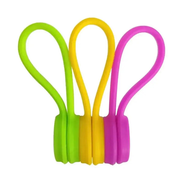 Un pack de trois attaches de câble en silicone magnétiques vert néon, jaune et violet.