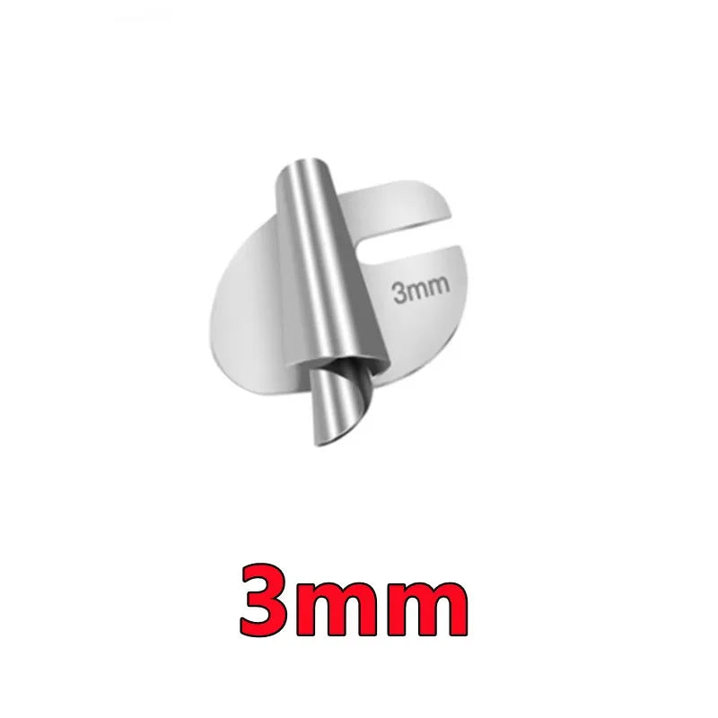 Silberner gerollter Hemmer-Fußsatz mit 3-mm-Größenmarkierung.