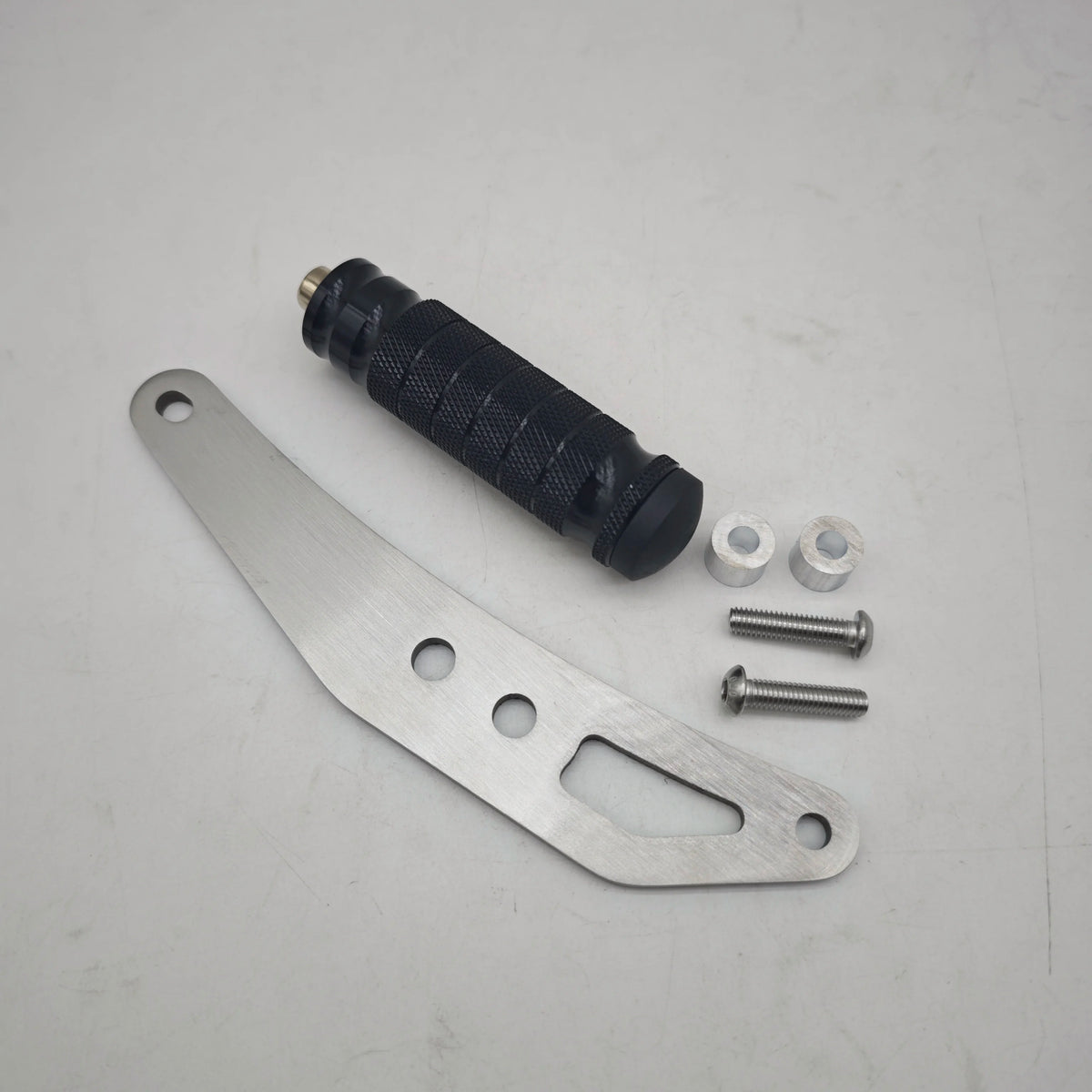 Silbermetall-CNC-Fußverschluss mit schwarzem Gewindespindel und mehreren kleinen Schrauben.