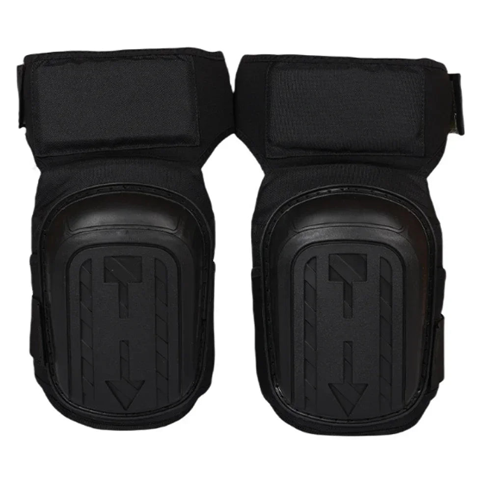 Un paire de genouillères en gel noires résistantes pour la protection.
