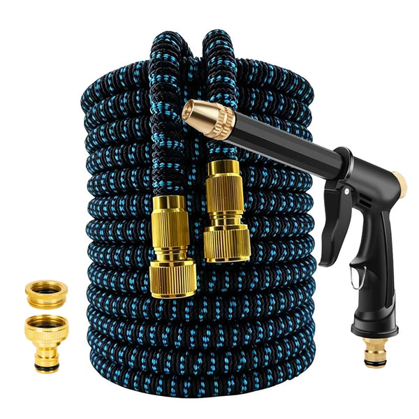 Gefaltetes, schwarz-blaues, aufblasbares Hochdruck-Gartenspritzen-Set mit goldener Düse.
