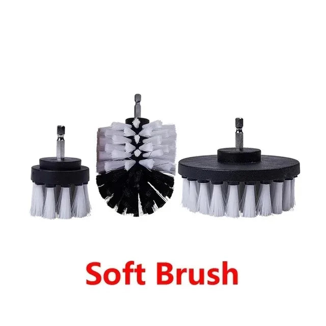 Un jeu de trois pinceaux à drills souples noir et blanc pour le nettoyage en profondeur.