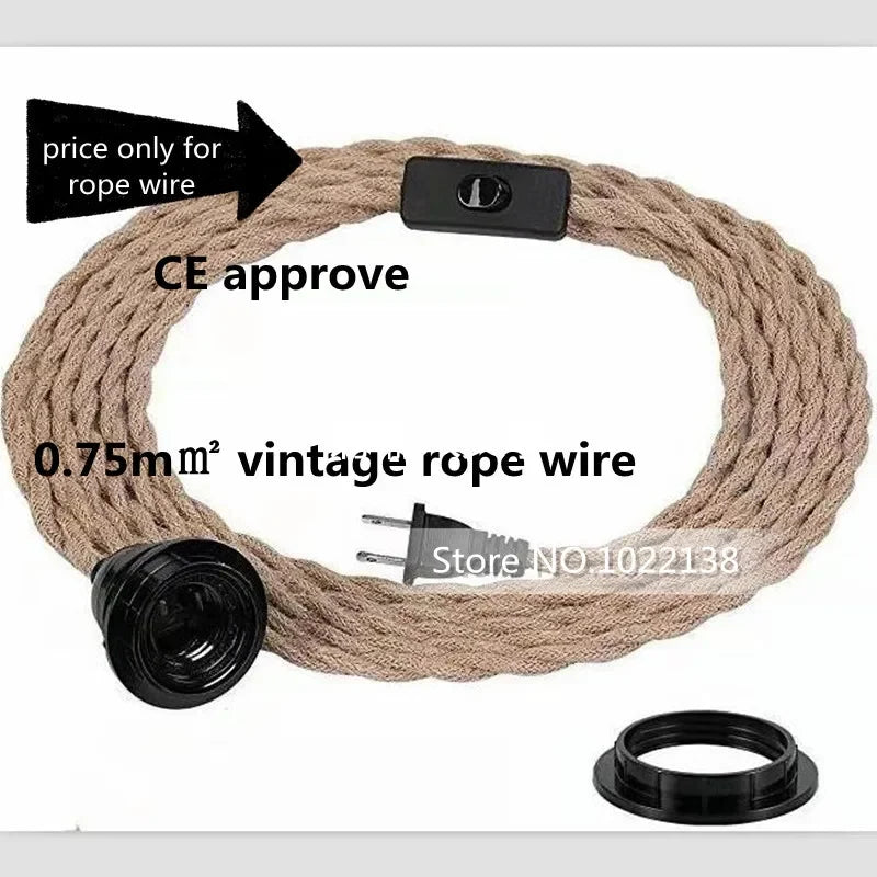 Beige Vintage-Seildraht, der zu einem schwarzen Stecker mit CE-Zulassung zeigt.