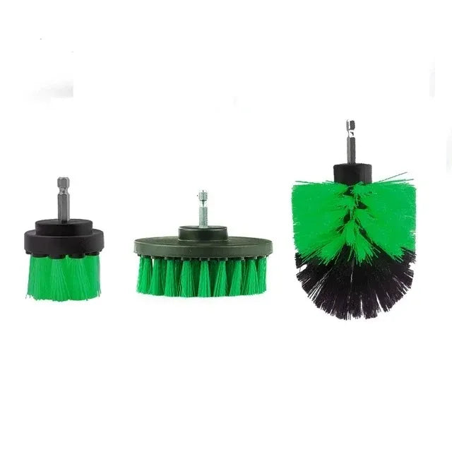 Un jeu de trois brosses à perceuse avec poils verts et noirs pour un nettoyage en profondeur.