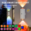 مصباح ليلي ذكي RGB معروض على الحائط، يعرض تأثيرات ضوئية متدرجة ملونة.