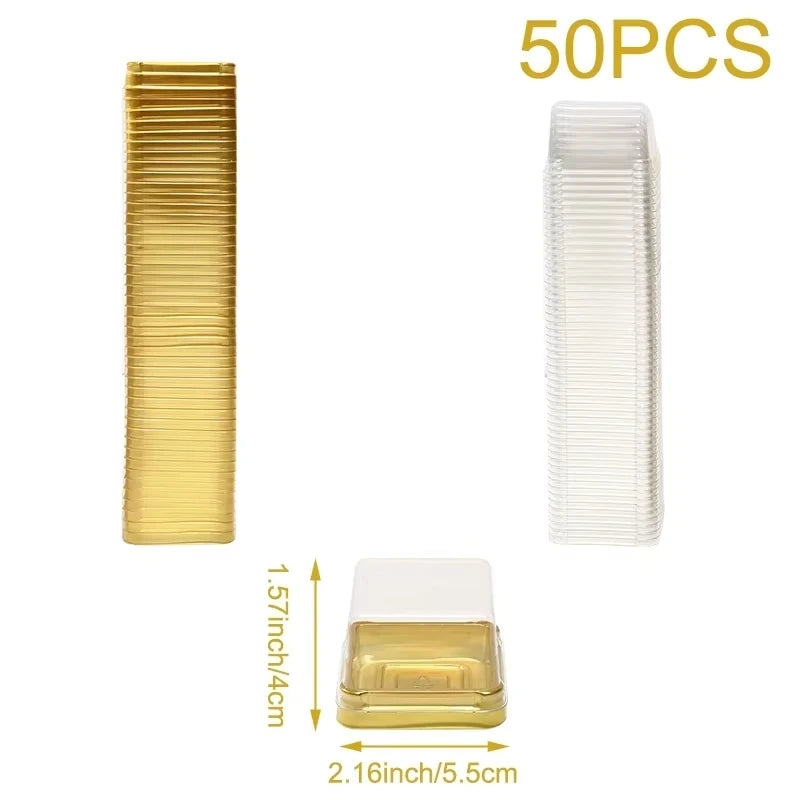 50 Stück durchsichtige Plastik-Mini-Cupcake- und Muffinfach mit Goldfolienakzenten