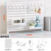 Weißes anpassbares Desktop-Pegboard-Organizer mit verschiedenen Haken und Aufbewahrungsfächern.