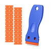 Un racloir en verre de précision bleu et un outil de retrait d'autocollant avec une lame orange segmentée.