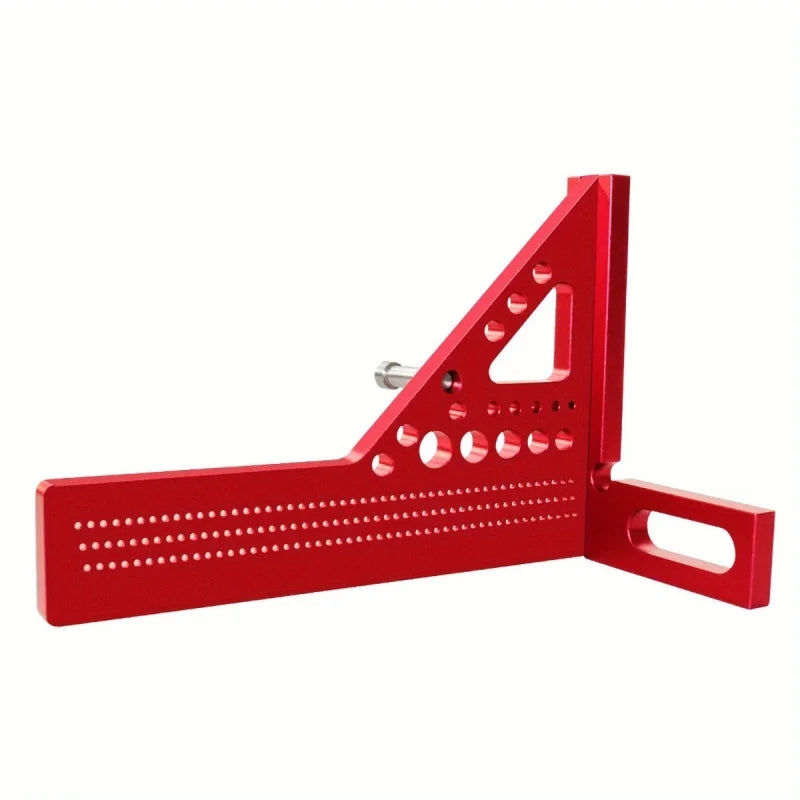 Règle triangulaire en aluminium rouge de précision avec plusieurs trous et une petite épingle argentée.