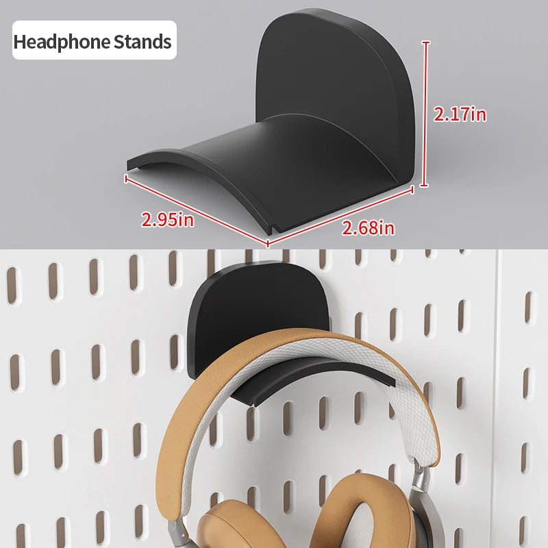 Schwarze Kopfhörerständer mit Maßen und einem Beispiel für ein Kopfhörer, der an einer Pegboard-Organisation hängt.