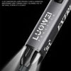 Gros plan d'une lampe de travail LED Luowei Practica et d'un tournevis électrique de précision éclairant une petite vis.