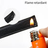 Un manchon de câble tressé noir avec un test de flamme, démontrant sa propriété ignifuge.