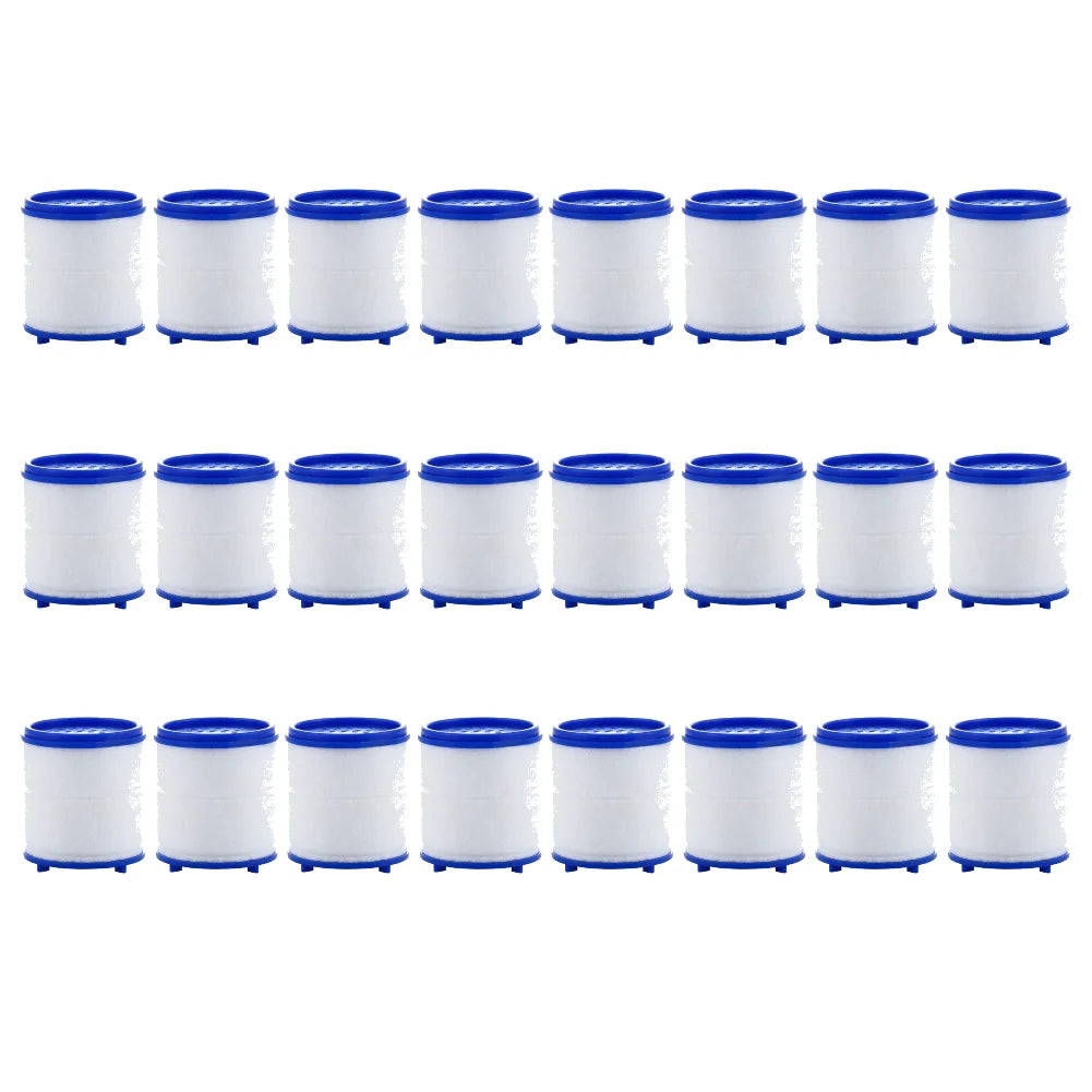 Una fila de doce filtros rotatorios para grifos de cocina blancos y azules.