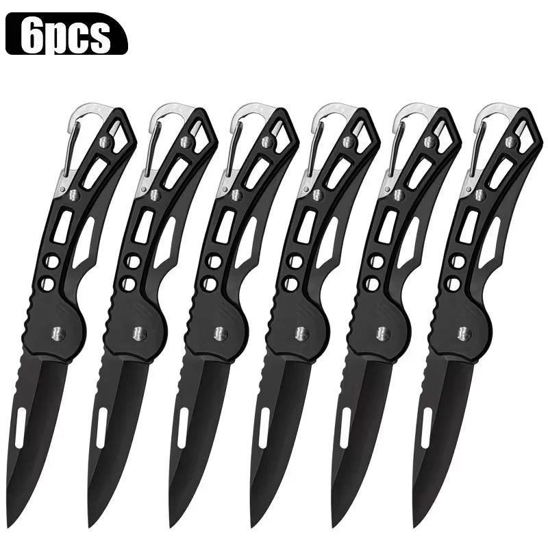 Un set de six couteaux multifonction pour couper les fruits noirs avec gaines de protection.
