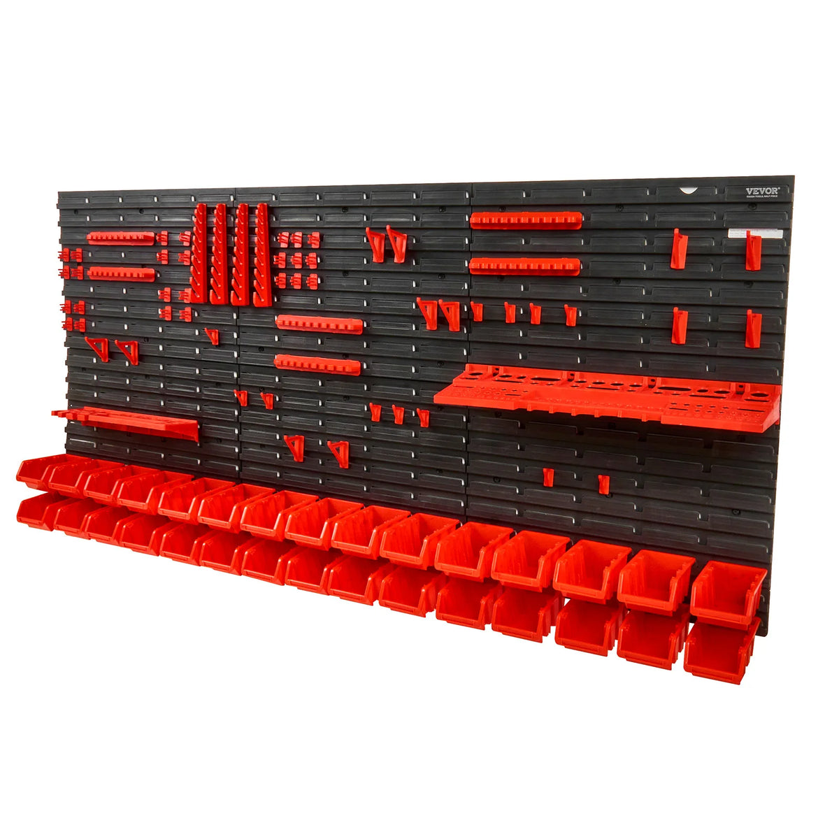Estante de pared negro lleno de contenedores y bandejas de plástico rojo para organizar piezas y herramientas.