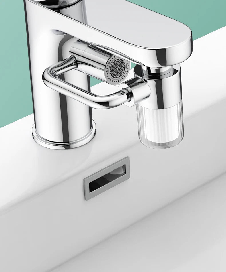 Moderner Chrom-Wasserhahn-Verlängerung mit rotierender Wasserreinigung, montiert auf einer weißen Arbeitsplatte.