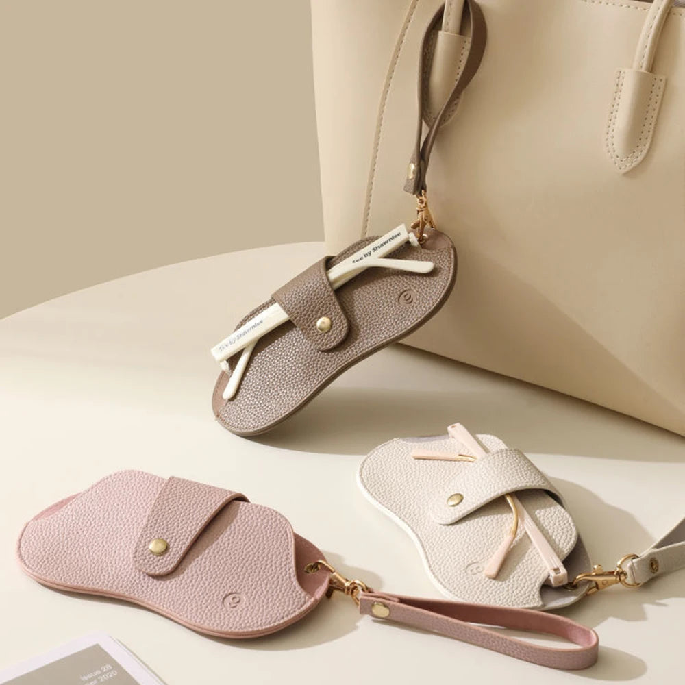 A light pink PU leather eyeglasses case with a lychee pattern is shown next to a beige handbag.