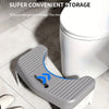 Gros plan d'une cuvette blanche avec un repose-pieds en creux gris en forme de C pour le rangement pratique.