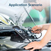 Una persona está usando una cámara endoscópica profesional para examinar un componente del motor.