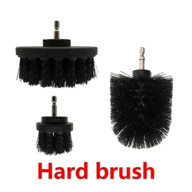 Un jeu de trois brosses à perceuse noires pour un nettoyage en profondeur.