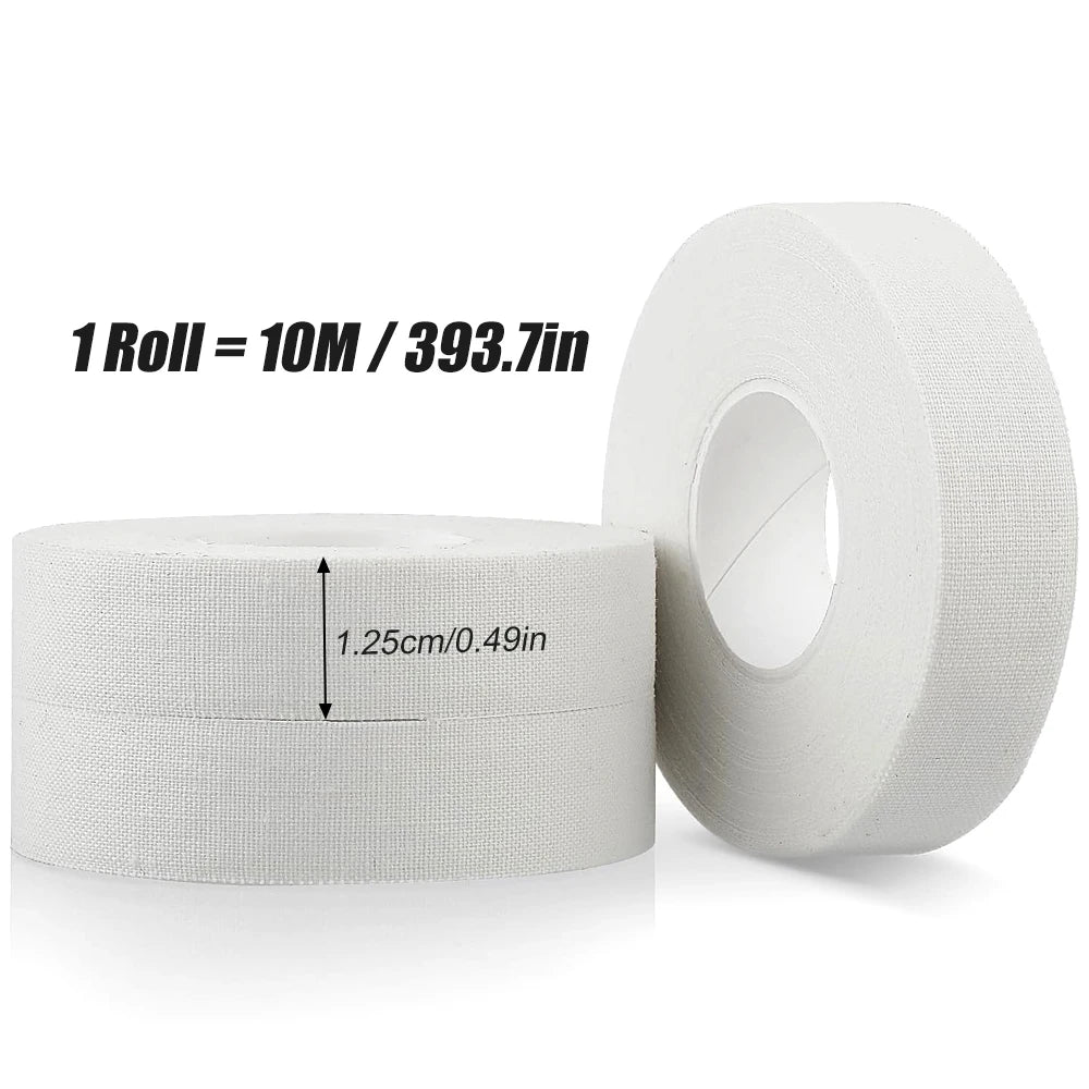 Rolle weißer Sportfingerbandage mit Maßen von 10 Metern oder 393,7 Zoll.