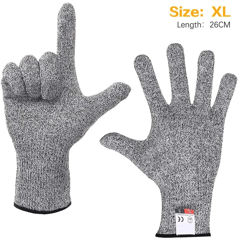 Ein Paar grauer, beständigkeitsfester Schutzhandschuhe mit Größen- und Längenangaben.