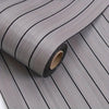 Rolle graues Holzmaserung-Peel-and-Stick-Wandpaneele mit paralleler Holzmaserungstextur.