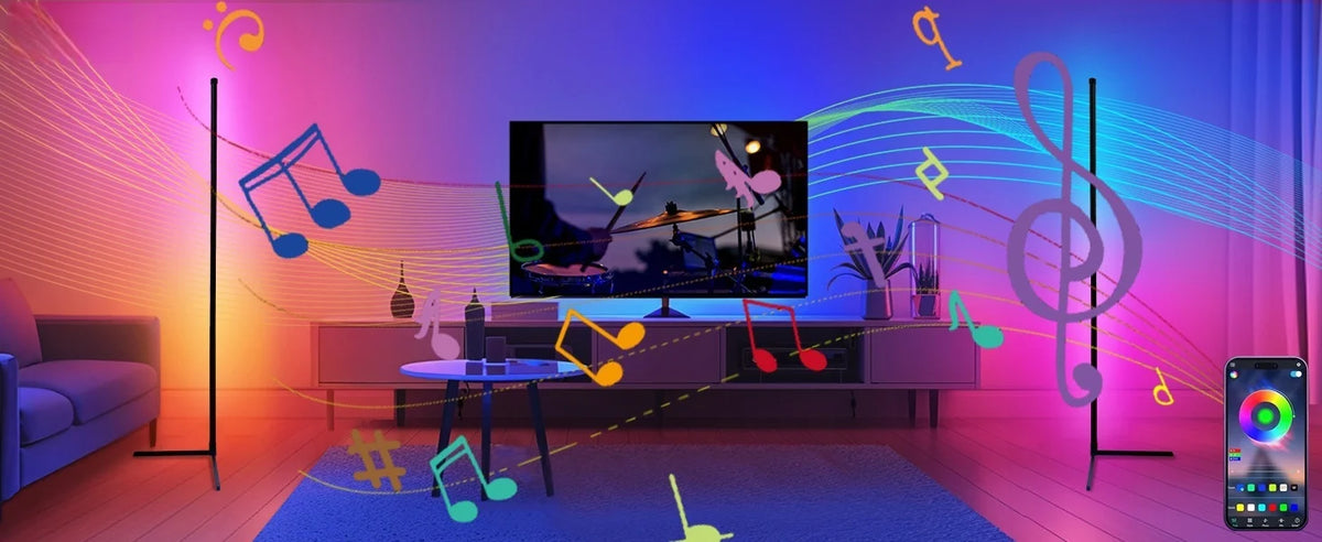 Wohnzimmeransicht mit Fernseher, Möbeln und Lichtspuren einer dynamischen RGB-Sync-Stehlampe.