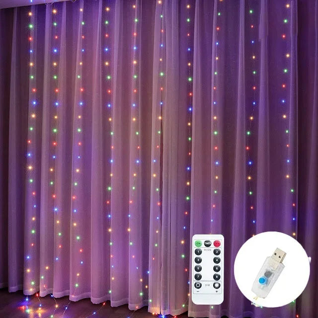 Lila, durchscheinende Gardine, beleuchtet von vertikalen Lichterketten mit Fernbedienung.