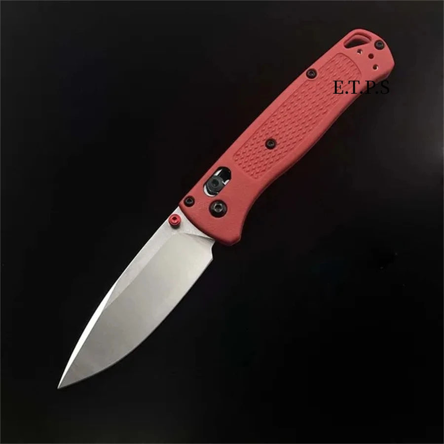 Couteau EDC pliable avec poignée rose et lame argentée, vue de profil sur fond noir.
